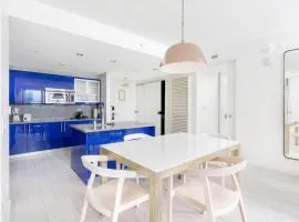 2BR W Residence, FLL Beach, Oceanside, pools, hot tub, bar credit