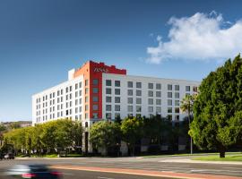 Hotel Zessa Santa Ana, a DoubleTree by Hilton, viešbutis mieste Santa Ana