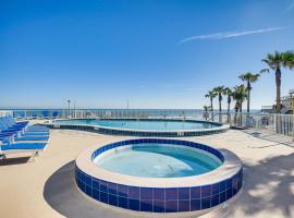 Beautiful Daytona Beach Shores Condo with Hot Tub!, strandhotel in Daytona Beach Shores