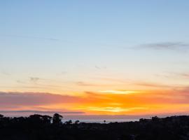 'Sunsets Over Catalina' - An Insider's Secret Hideaway with an Ocean View!、デイナポイントのゴルフ場併設ホテル