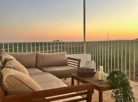 Casa Caraza. Un olivar con vistas al castillo de Juego de Tronos
