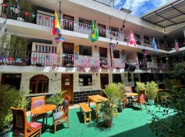 El Jardín Escondido Party Hostel, hotel a Baños