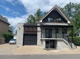 Impeccable, modern, river view, renovated cottage