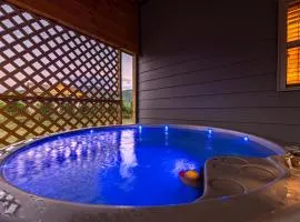 Sweet Mountain Memories Relax affordably cozy cabin with hot tub, game room, and mountain views!
