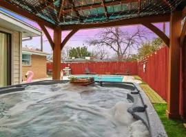 5BR 2B with Pool Fire Pit & Jacuzzi - 11 Guests