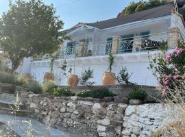 Stunning 1 bed Poros house presented by Lazydaze., acomoda&ccedil;&atilde;o em Poros