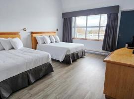 Hébergement Fort Prével, Hotel in Saint-Georges-de-Malbaie