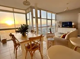 Charming beachfront Strand apartment