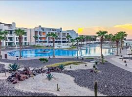 Casa Adams Torre 13-202 Mayan Lakes Resort, parkimisega hotell sihtkohas Playa Encanto