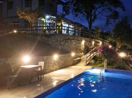 Finca Hotel Palma de Iraka - Quindío - Hasta 26 Personas: La Tebaida şehrinde bir havuzlu otel