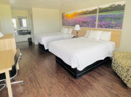 캔턴에 위치한 호텔 Days Inn & Suites by Wyndham - Canton First Monday Trade Days