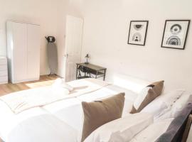 Mideyah Stays - 3 Bed Comfy House, casa de temporada em Cardiff