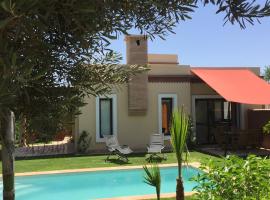 Villa Louisa Piscine privée sans vis à vis parking DYAR SHEMSI, sumarbústaður í Taroudant