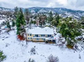 Yosemite Bass Lake VIEWS, 2 Homes, Games, Hot Tub