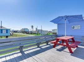 Vibrant Beach Escape with Yard 1 Mi to Fish and Swim!, hotel with parking in Freeport