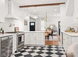 Bungalow on Main - Near Ark
