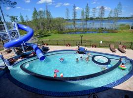 10 Acre Lakefront Game House - Sleep Upto 45, hotell sihtkohas Clermont