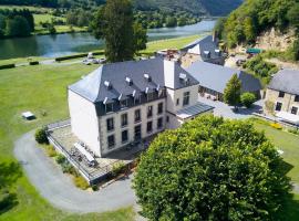 Domaine Chateau le Risdoux 20pers, unieke locatie, khách sạn ở Vireux-Wallerand