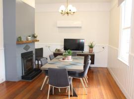 A Little Luxury, cabana o cottage a Invermay