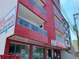 Apartamento sem vista ao mar, à 15 metros da praia de Piúma, hotel que acepta mascotas en Piúma