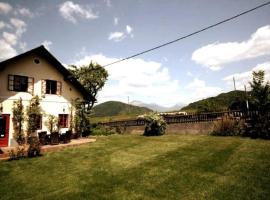Serenity & Adventure in Dreamy Locale near Bled, hotell i Bohinjska Bela