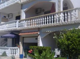 Apartments by the sea Privlaka, Zadar - 22380、プリヴラカのホテル