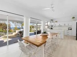 WHITE BEACH HOUSE High on Belmore, PETS welcome