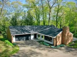 RiverEdge Haven Hot Tub, 5 Beds, Kayaks Near ND