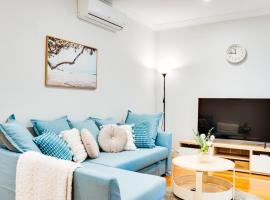 Cozy Three Bedroom Townhouse in Box Hill Central、ボックスヒルのコテージ