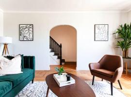 4 Bedroom Sun Drenched & Designer Home, hotel sa Brooklyn