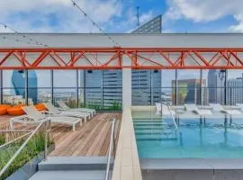 18th FL Stylish CozySuites with roof pool, gym #6