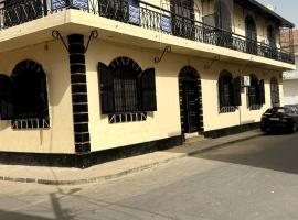 Independent room on Island in colonial house with private entrance, hotel en Saint Louis