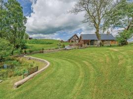 Slate House Lodges, hotel with parking in Llandinam