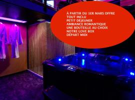 Mieuxqualhotel jacuzzi privatif Love room, hotel near Chaban-Delmas Stadium, Bordeaux