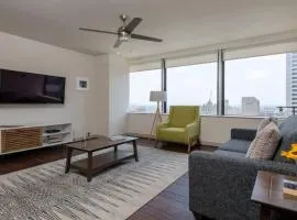 18th FL Stylish CozySuites with roof pool, gym #1