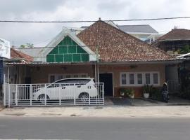 Villa Exclusive 7 Kamar di Batu โรงแรมในPunten