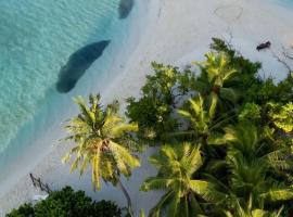 Hudhuvelimaldives, מלון חוף בOmadhoo