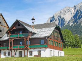 7 Bedroom Awesome Apartment In Ramsau Am Dachstein, hotel di lusso a Ramsau am Dachstein