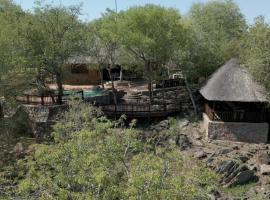 Rooted Bush Safaris, lodge a Mica