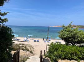 L'Oleandro 1412 house in Sardinia with Mediterranean Views, hotel in Isola Rossa
