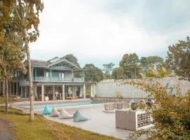 Villa Holy By The Villas 100