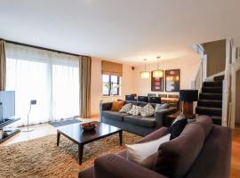 Lodge 22 Cherry، كوخ في ويدبريدج