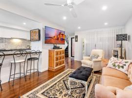 Delightful 2-Bed Townhouse Close to the Beach, villa en Frankston