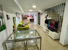 BADAROSA 2 House10min to BARCELONCity&NearTo BEACH, hotel em Badalona