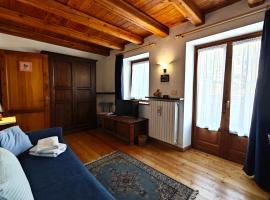 Hostdomus - La Posta apartment, hotel v destinaci Pragelato
