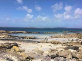 Drop Anchor House, Spacious 3 bedroom apartment, fabulous sea views, hotel v destinaci Cleggan