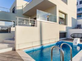 Luxury Rikas Villa - private pool, hotel i Ligaria