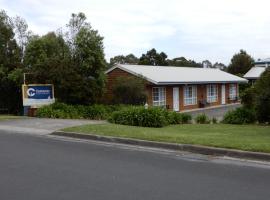 Castaway Holiday Apartments, hotel in Strahan