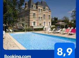 Appartement avec piscine, 100m plage et hypercentre, מלון למשפחות בקאבורג