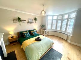 Pilots & Contractors 4 bedroom house, hotel in Bishops Stortford